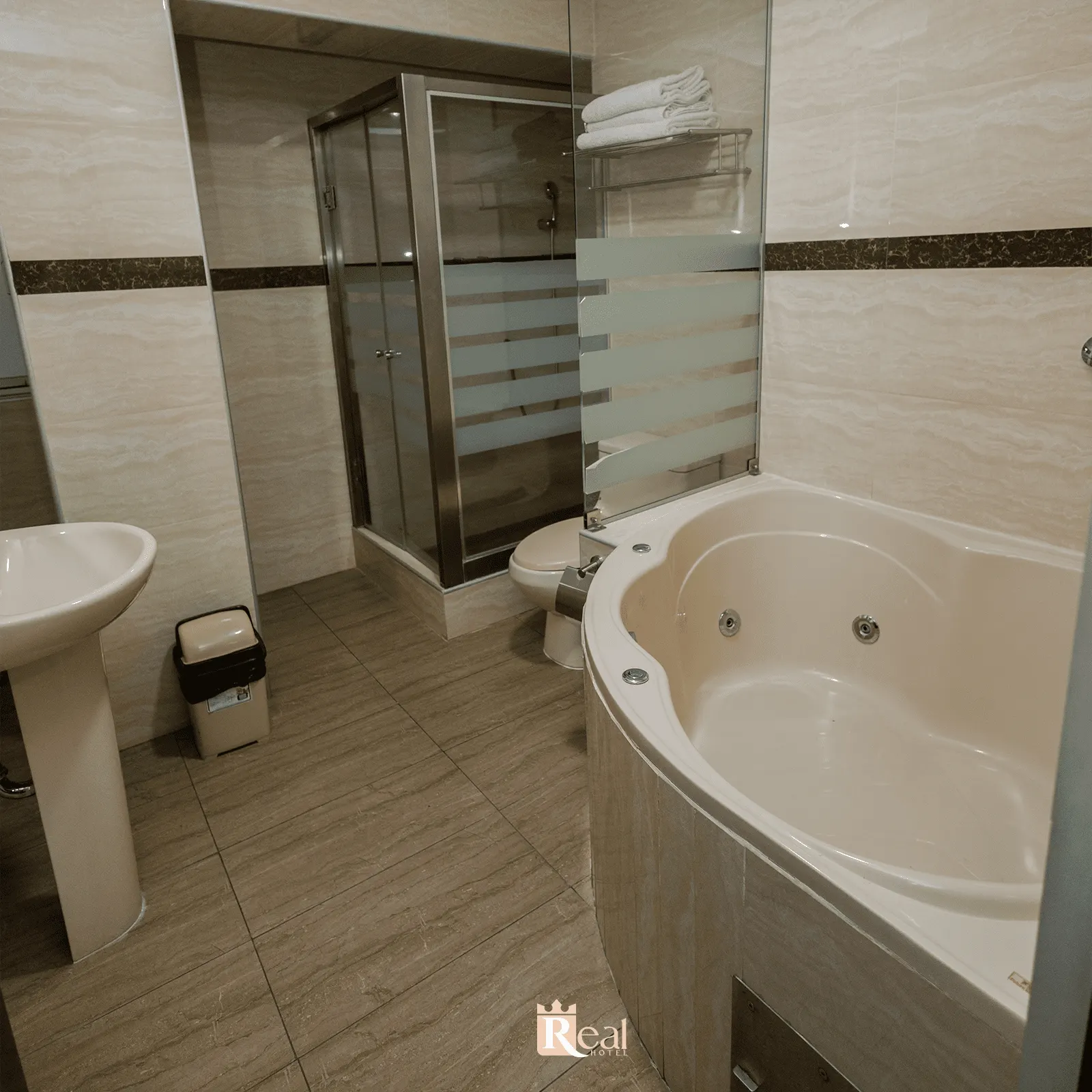 REAL HOTEL