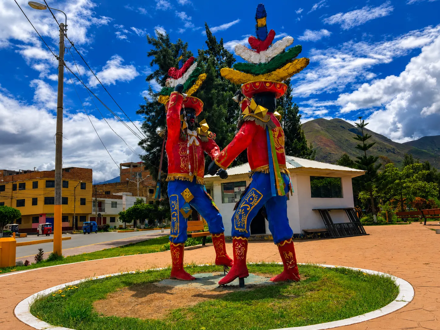 Vista de estatua de los negritos de Huánuco